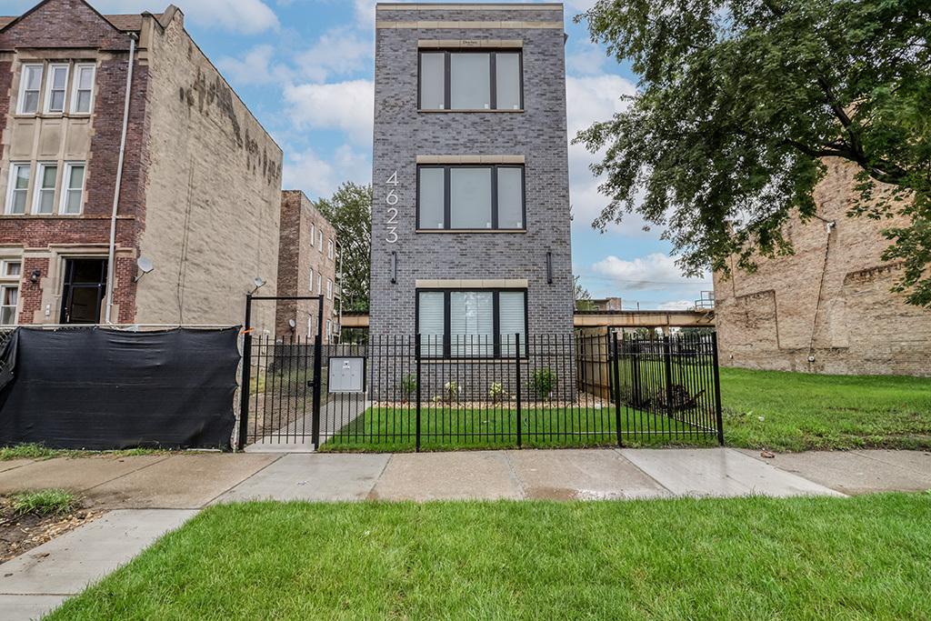 4623 S Prairie Ave., Chicago, IL 60653