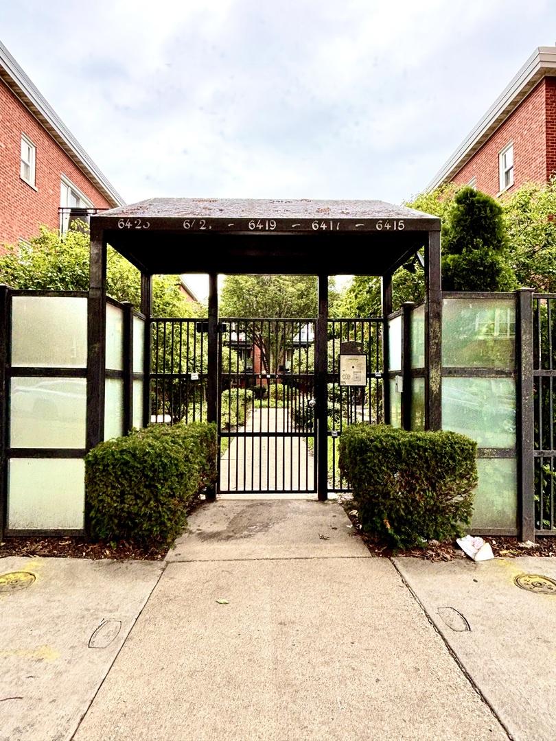 6423 N Damen Ave. #3W, Chicago, IL 60645