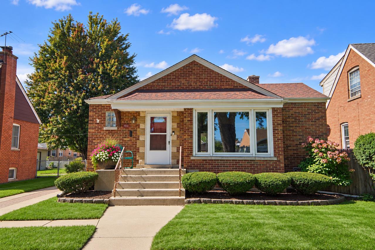 9932 S Homan Ave., Evergreen Park, IL 60805