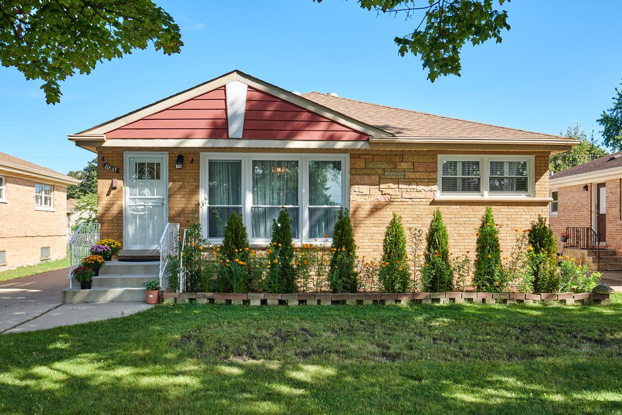 8835 National Ave., Morton Grove, IL 60053