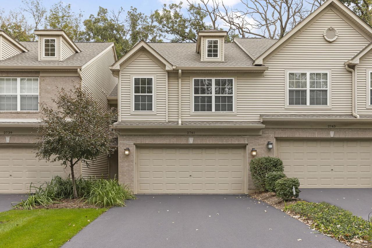 2741 Cobblestone Dr., Crystal Lake, IL 60012