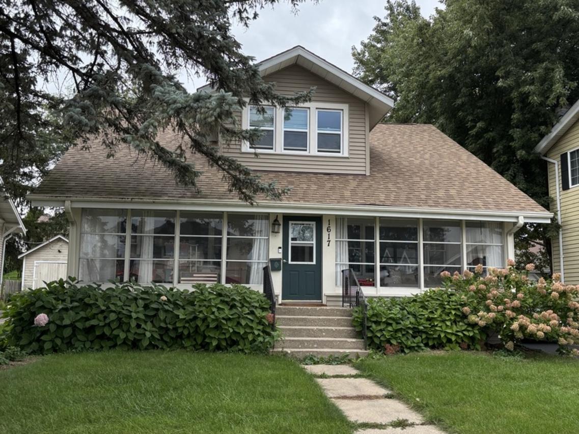 1617 N Riverside Dr., Mchenry, IL 60050