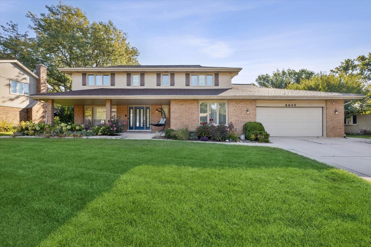 6645 Sheffield Ln., Willowbrook, IL 60527