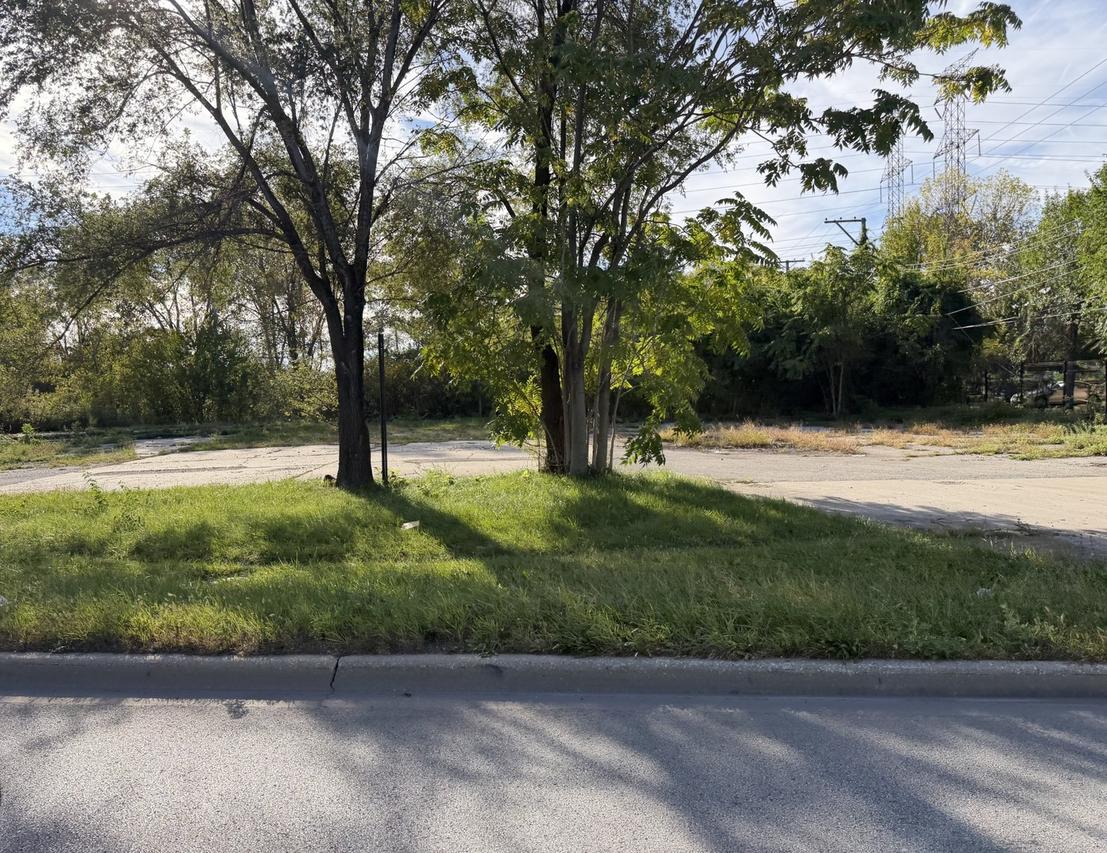 3429 E 136th St., Chicago, IL 60633