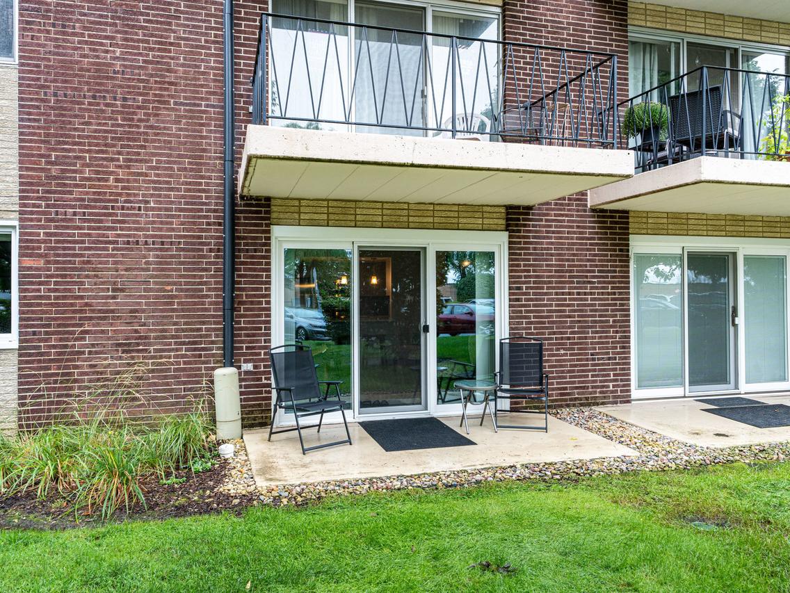 5300 Walnut Ave. #17A, Downers Grove, IL 60515