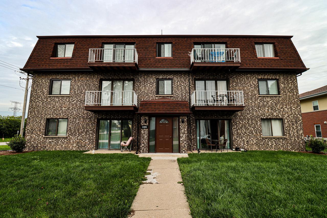 1595 Floyd Brown Ln. #1A, Glendale Heights, IL 60139