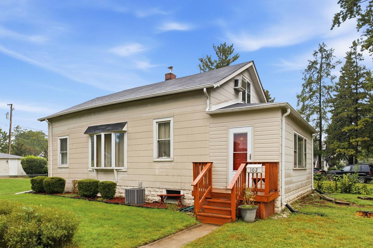 102 N Adams St., Westmont, IL 60559