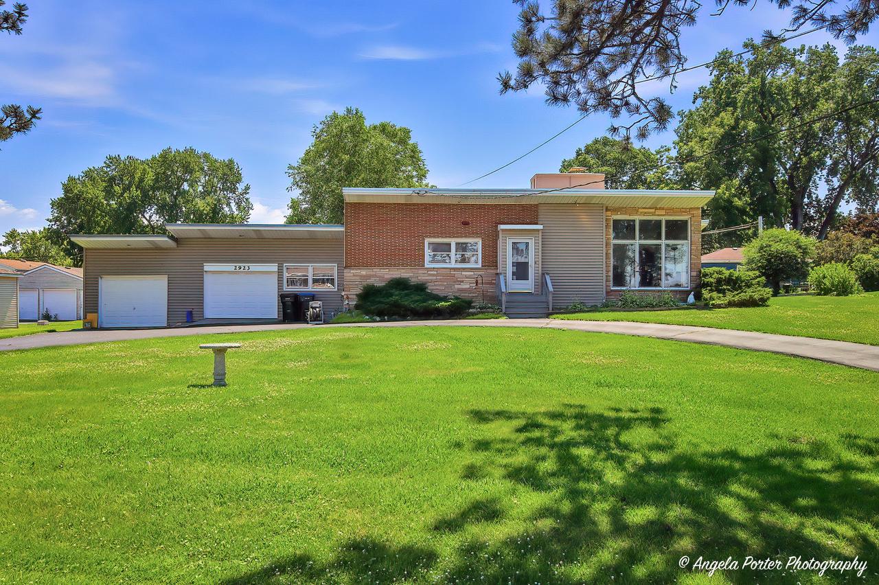 2923 Shorewood Dr., Mchenry, IL 60050