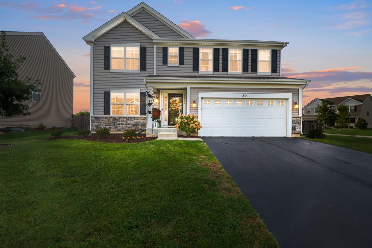 891 Wildwood Dr., Pingree Grove, IL 60140