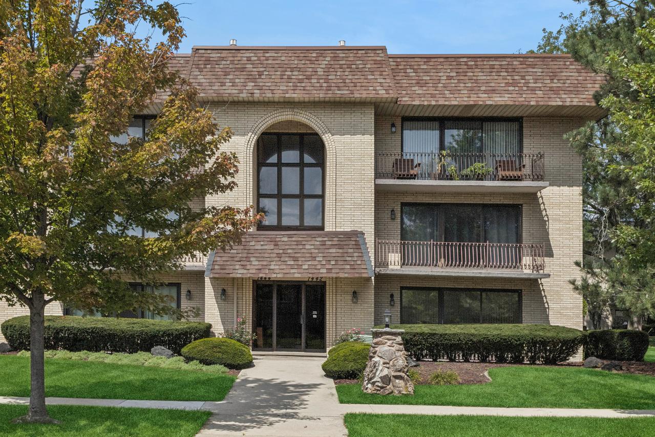 7442 W 153rd St. #1, Orland Park, IL 60462