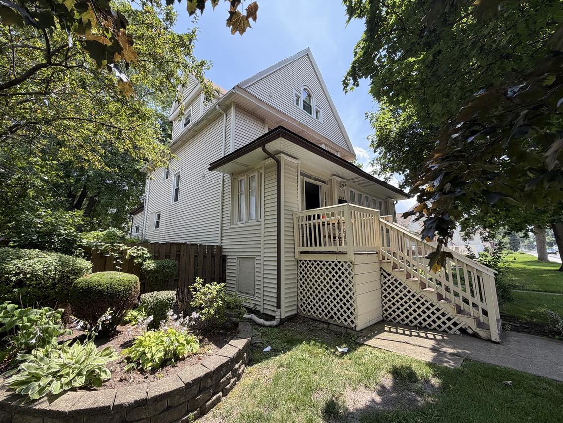 209 S 19th Ave., Maywood, IL 60153