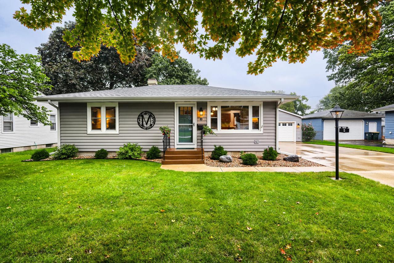 5 S Grace St., North Aurora, IL 60542