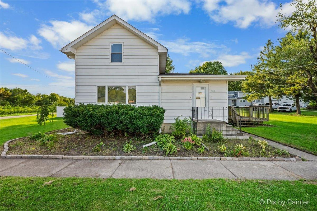 163 Wahlgren Ave., Hinckley, IL 60520