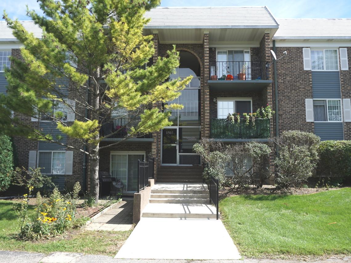 1503 N Windsor Dr. #302, Arlington Heights, IL 60004