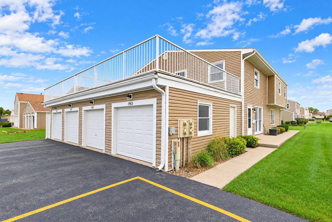 7961 163rd Ct. #226, Tinley Park, IL 60477