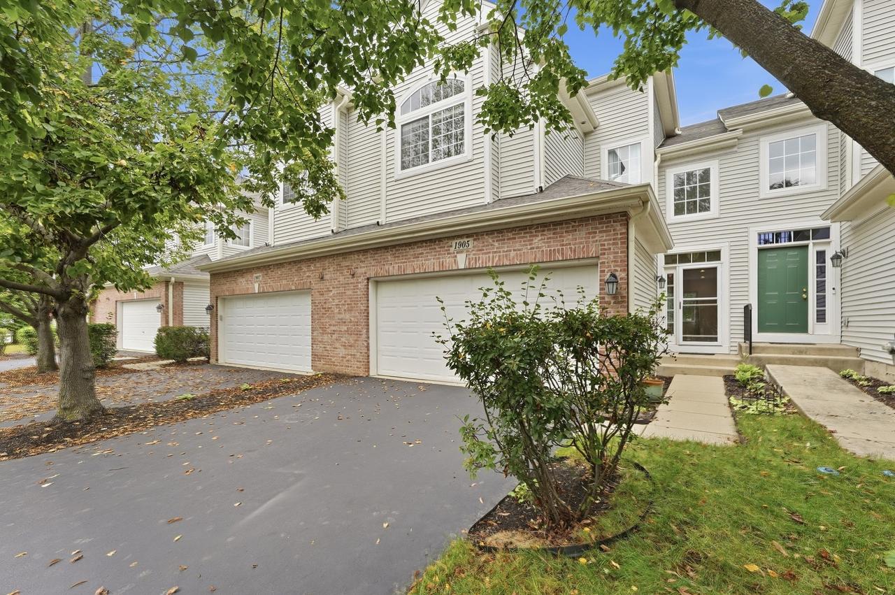 1905 Maureen Dr., Hoffman Estates, IL 60192