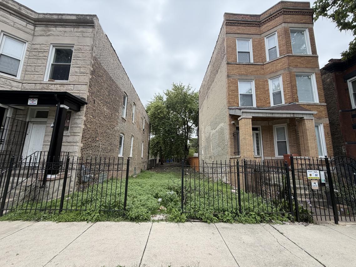3031 W Lexington St., Chicago, IL 60612