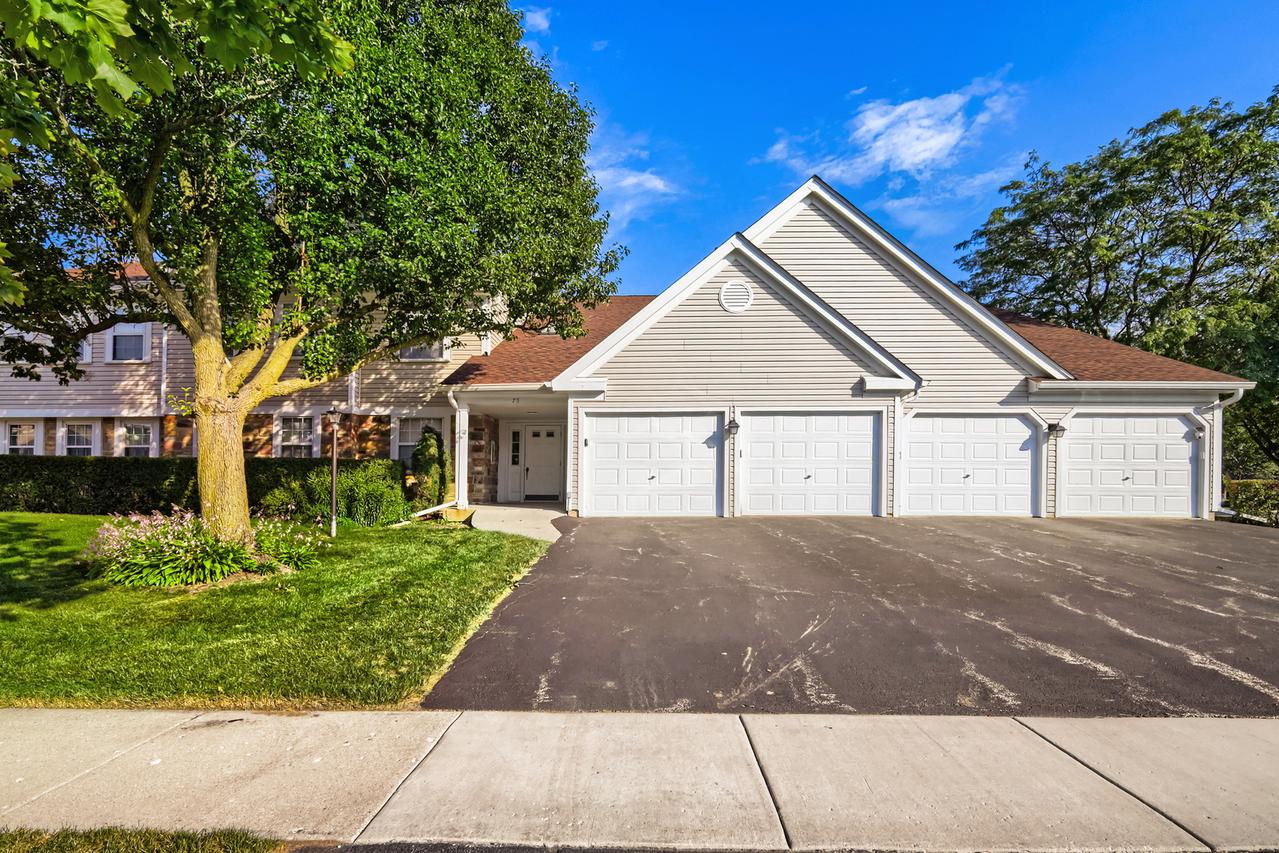 75 Larch Ct. #Z1, Schaumburg, IL 60193