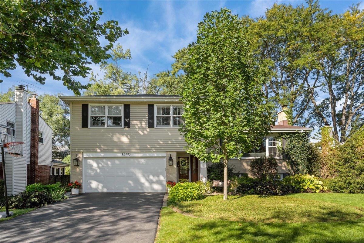 1340 Hawthorne Ln., Glenview, IL 60025