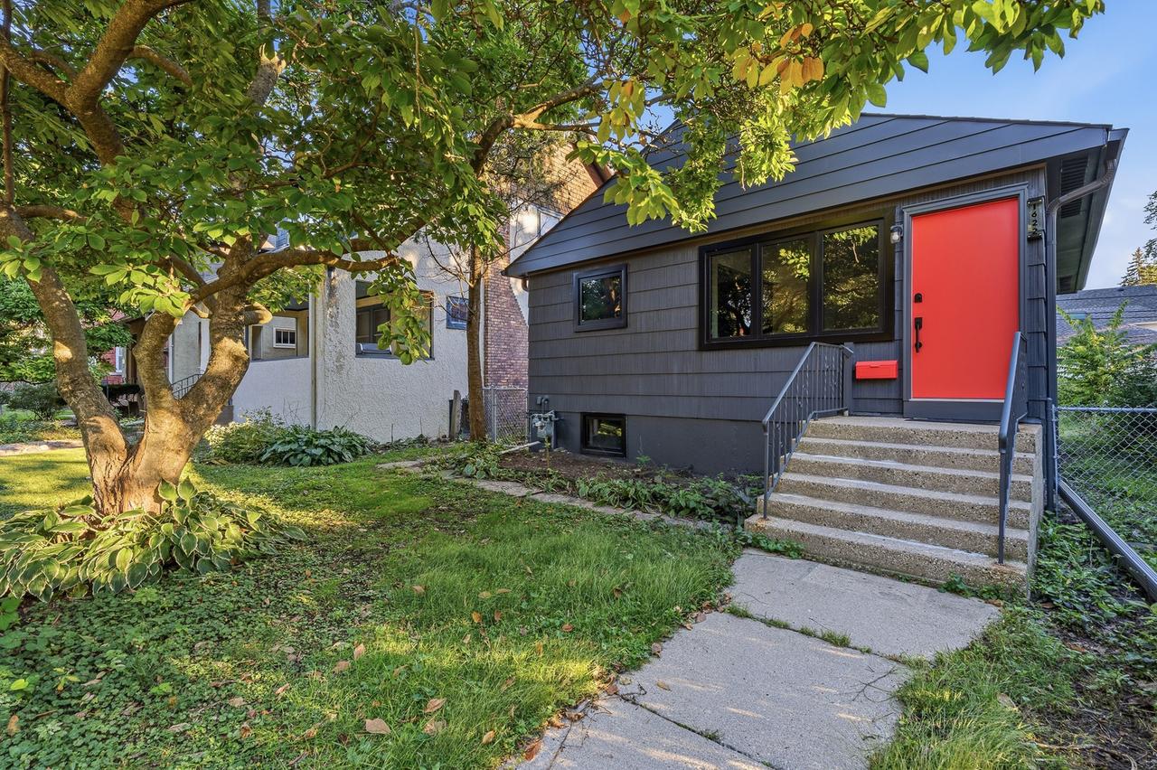 1622 Dempster St., Evanston, IL 60202