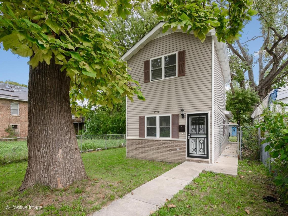 15709 Lexington Ave., Harvey, IL 60426