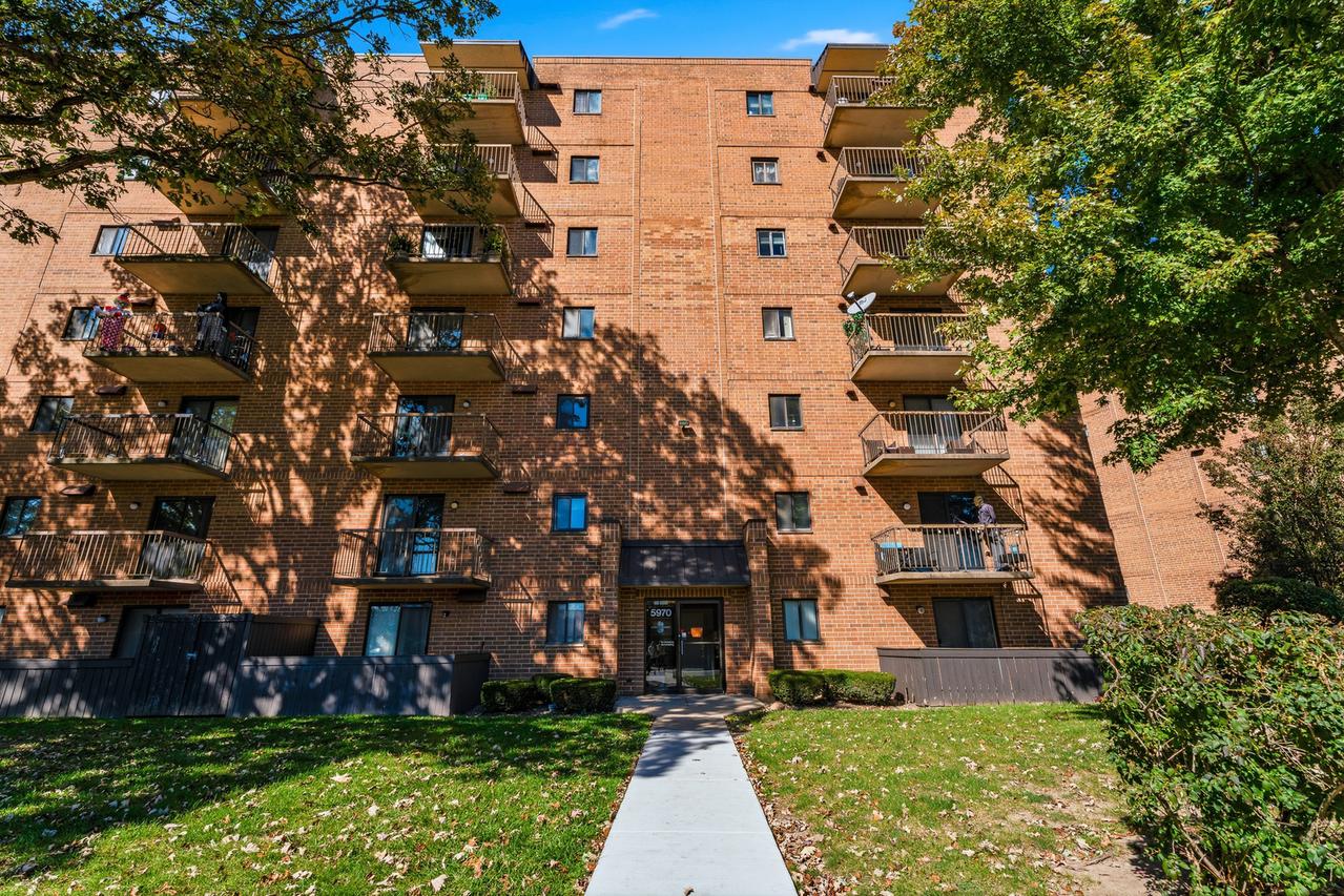 5970 Lake Bluff Dr. #402, Tinley Park, IL 60477