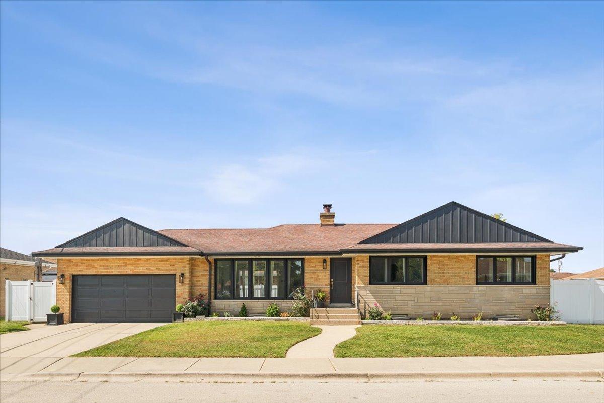 8425 W Sunnyside Ave., Chicago, IL 60656