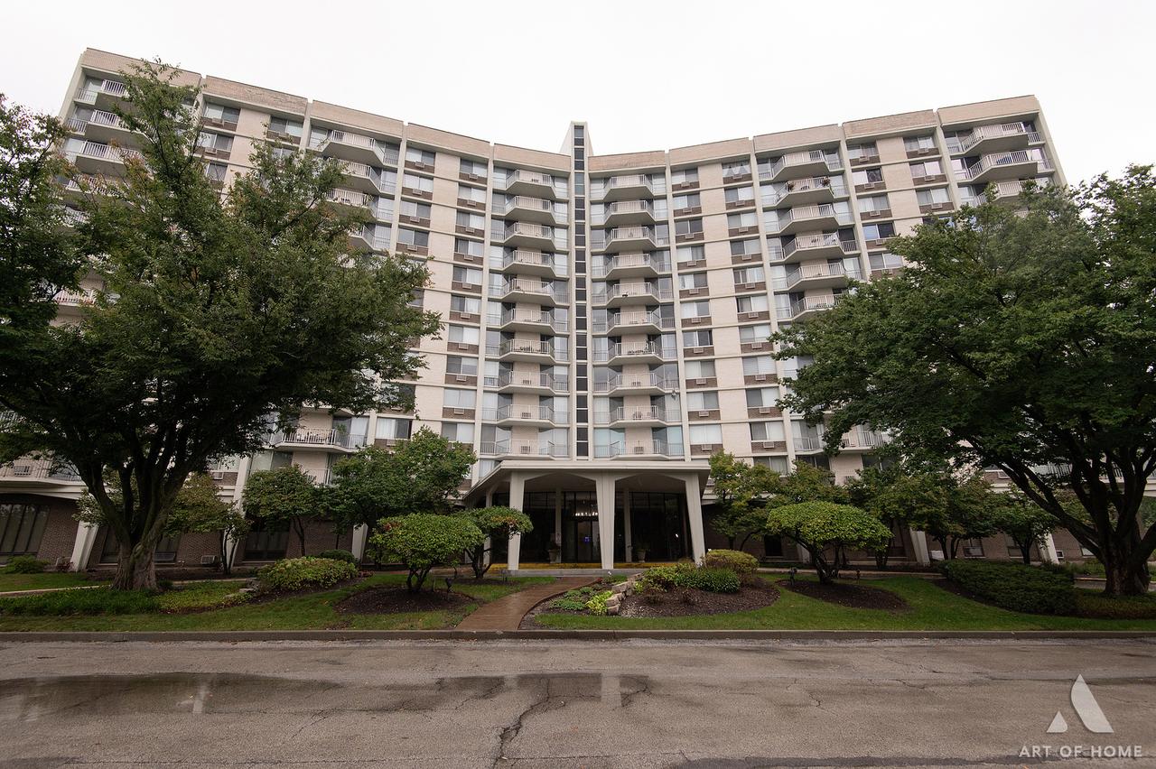 20 N Tower Rd. #9E, Oak Brook, IL 60623