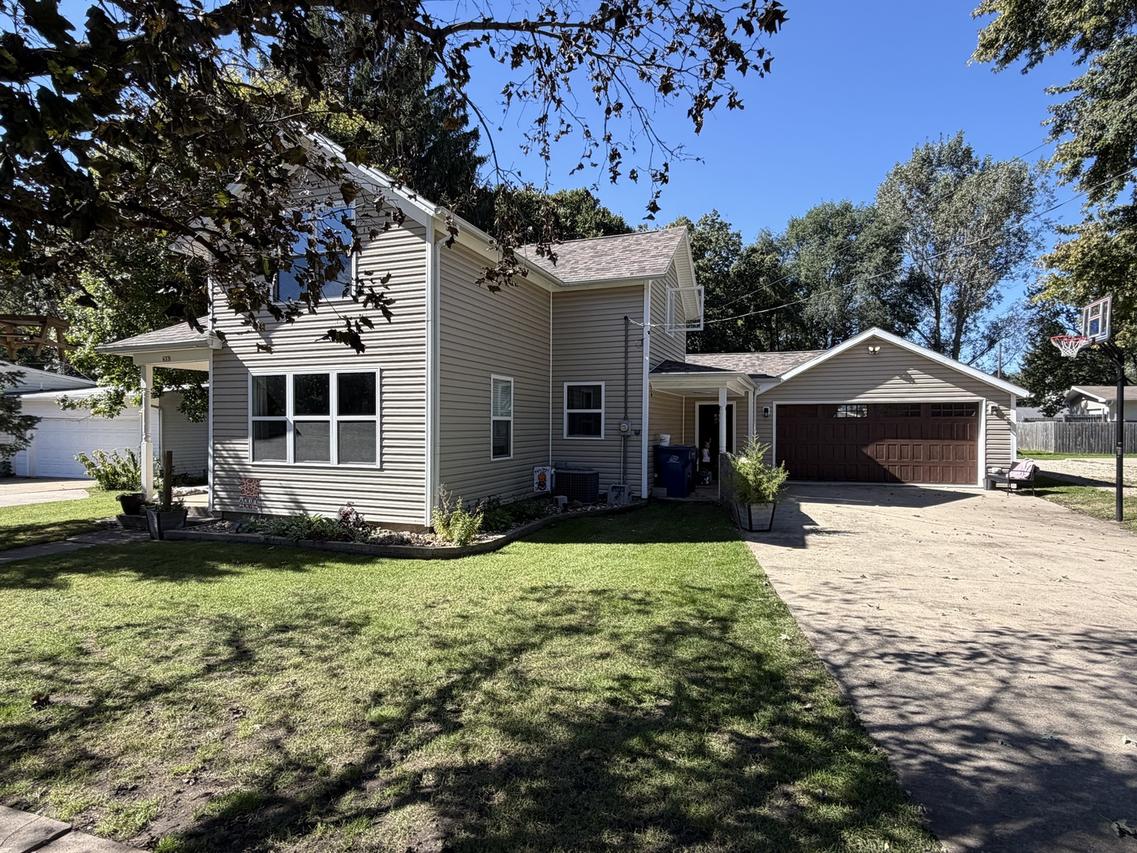 633 S Main St., Sheffield, IL 61361