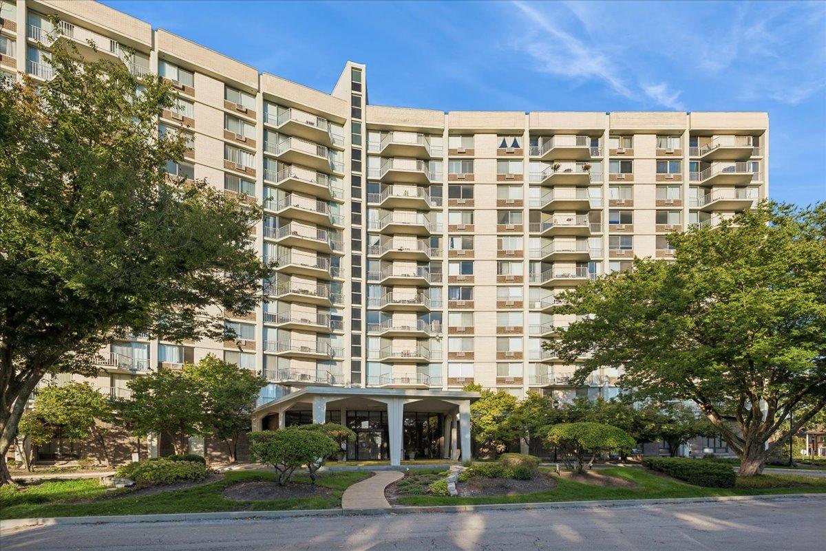 20 N Tower Rd. #6A, Oak Brook, IL 60523