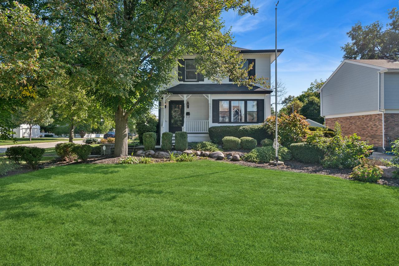 469 S York St., Elmhurst, IL 60126