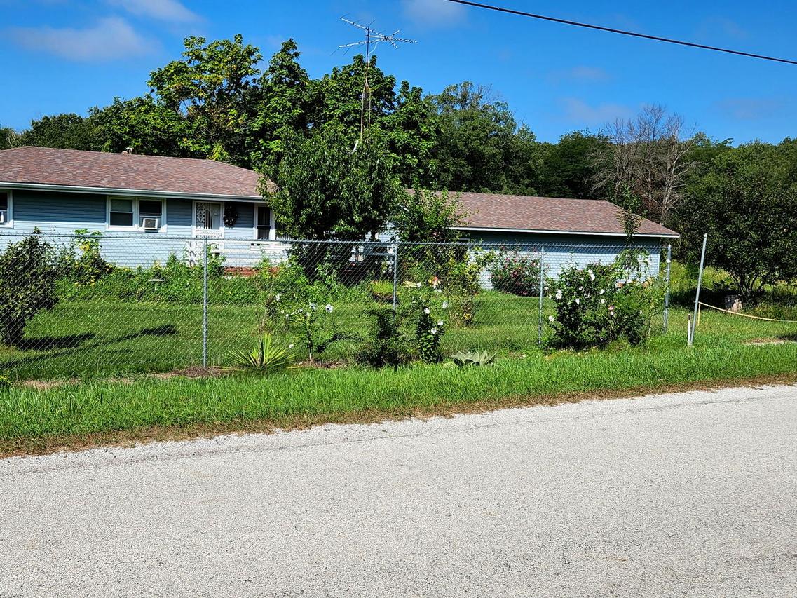 335 S State Line Rd., Beaverville, IL 60912