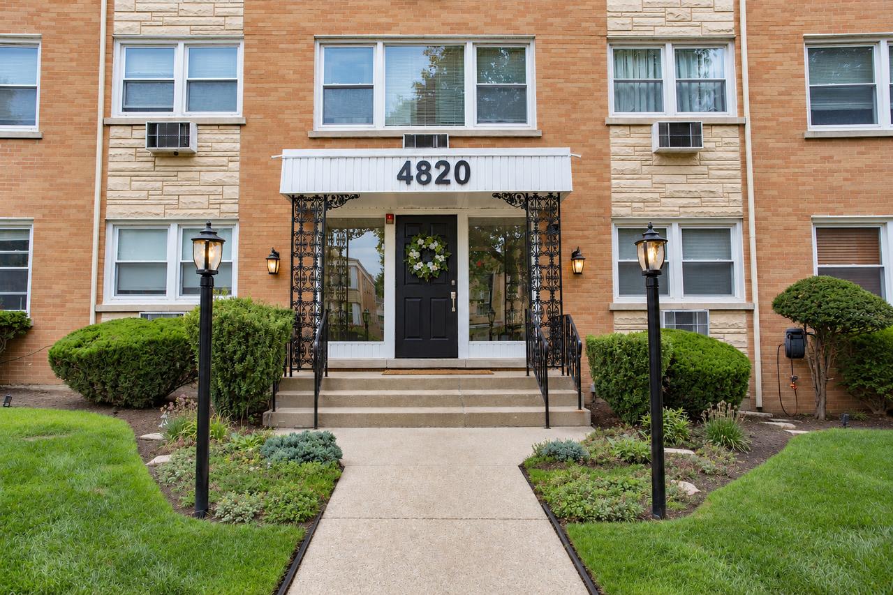 4820 W Conrad St. #106, Skokie, IL 60077