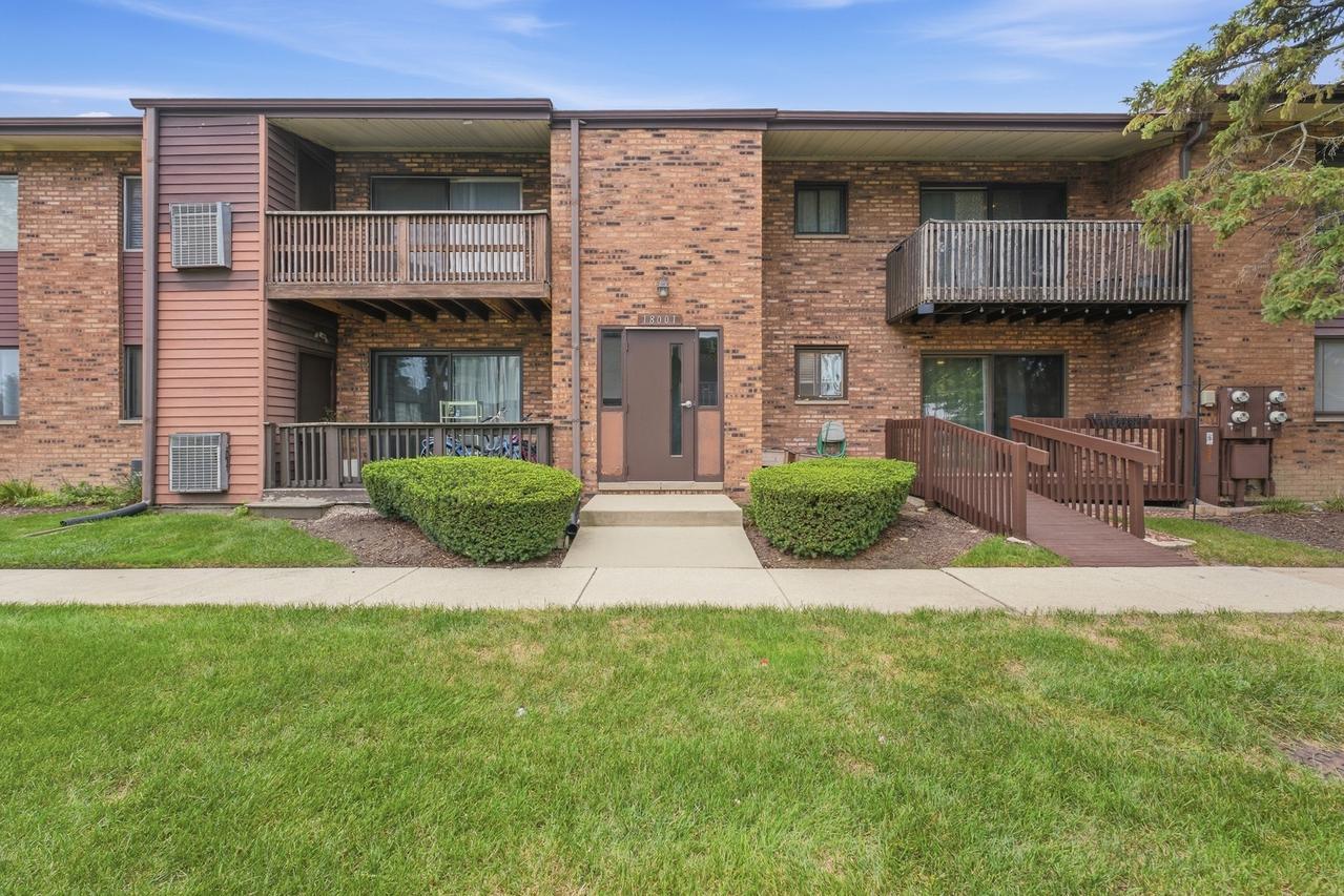 18001 Oak Park Ave. #C, Tinley Park, IL 60477