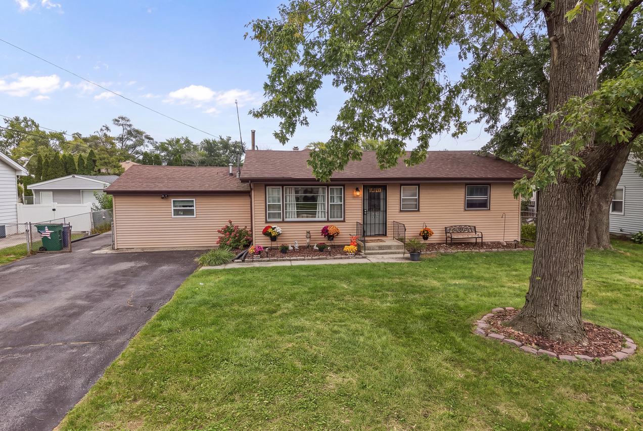 8611 Leclaire Ave., Burbank, IL 60459
