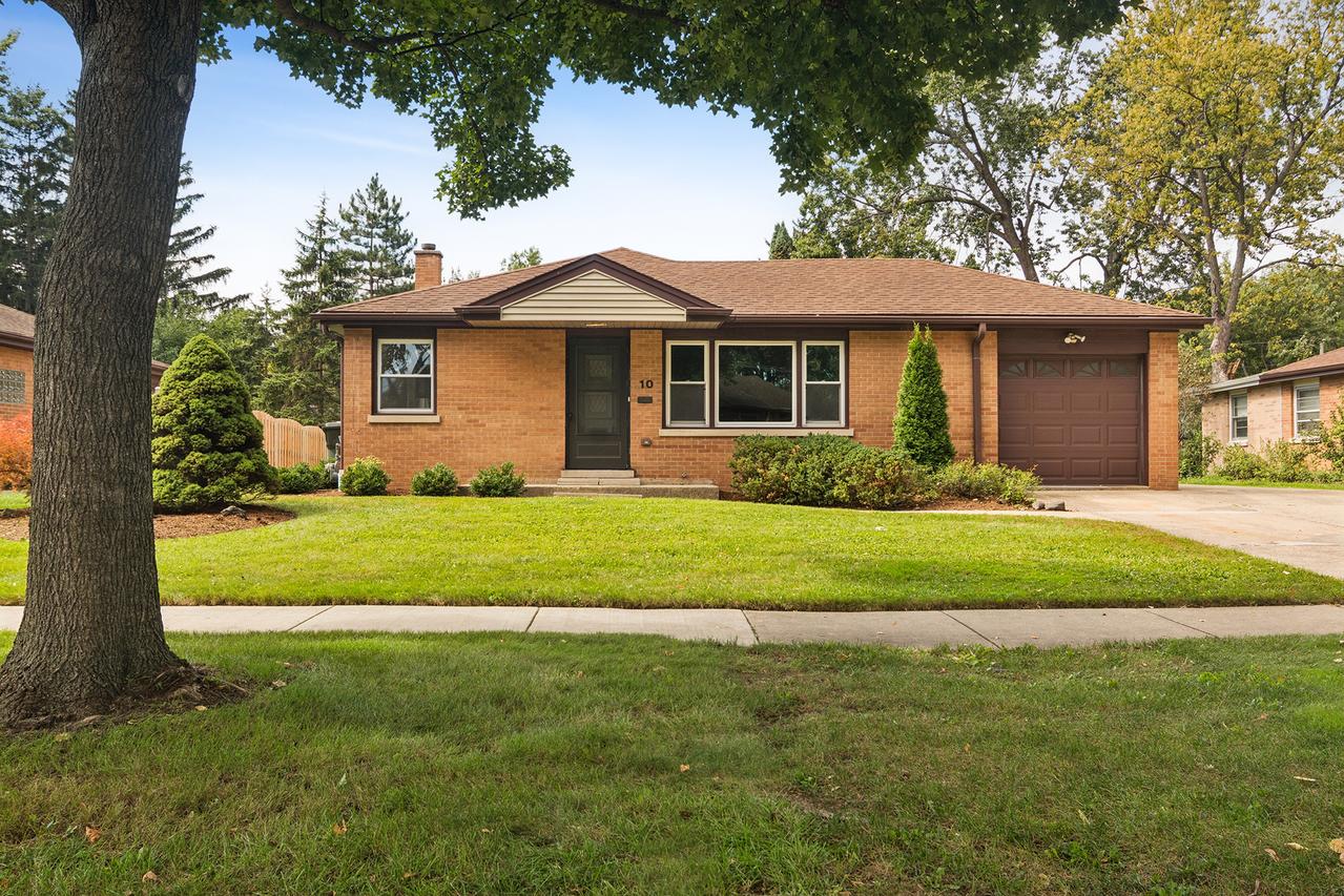 10 N School St., Mount Prospect, IL 60056