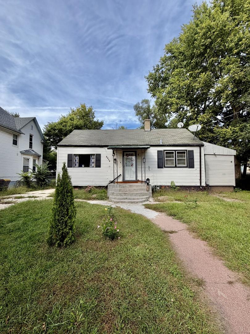 2015 Chestnut St., Rockford, IL 61102