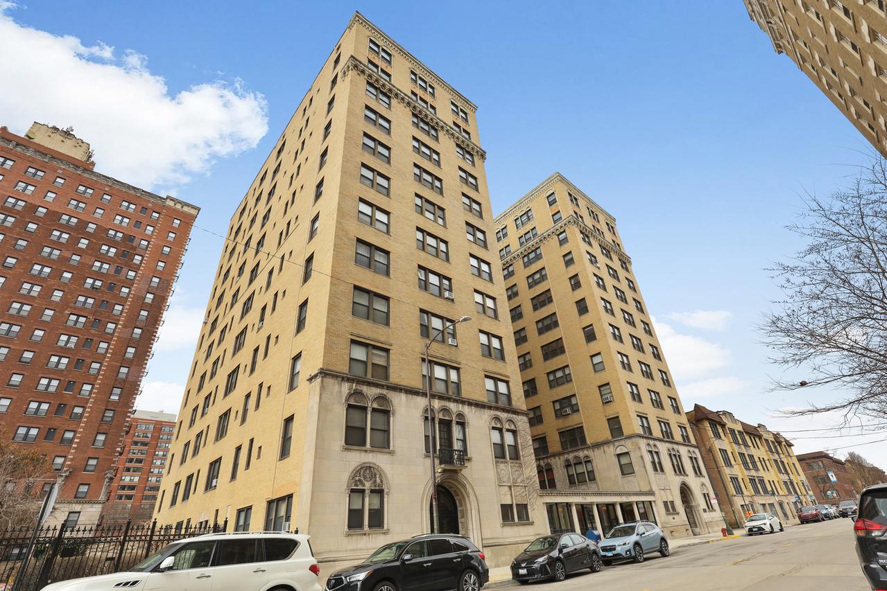 1755 E 55th St. #305, Chicago, IL 60615