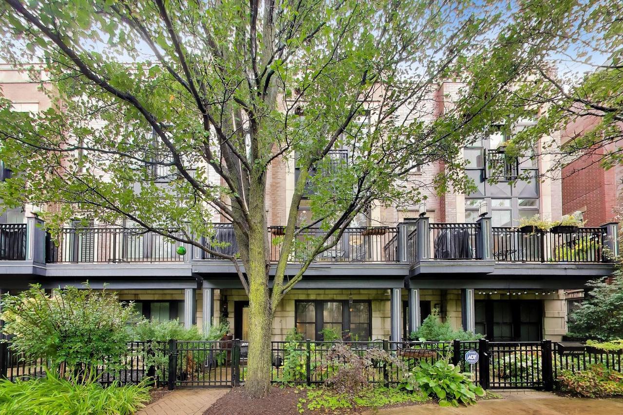 3022 W Newport Ave., Chicago, IL 60618