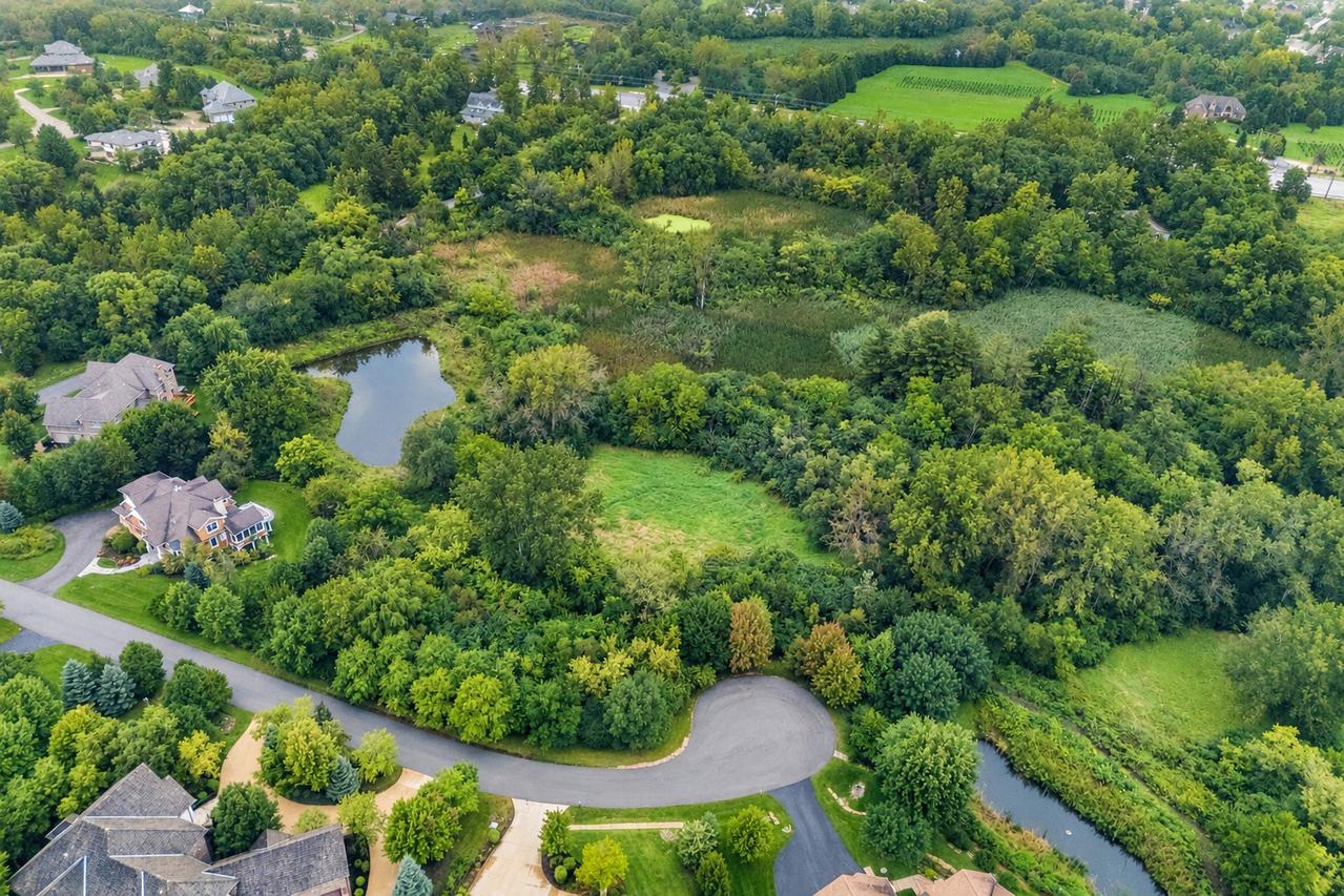 5176 Aptakisic Rd., Long Grove, IL 60047