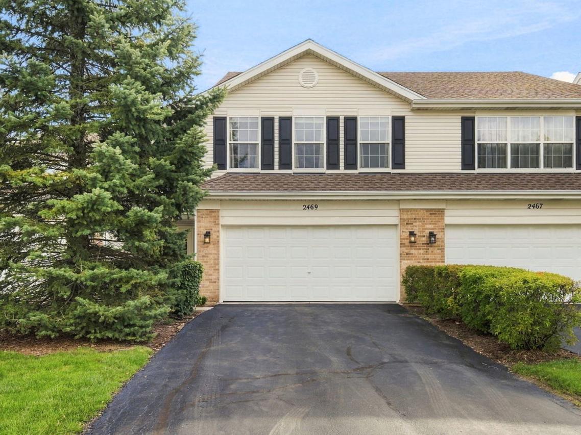 2469 Stoughton Cir., Aurora, IL 60502