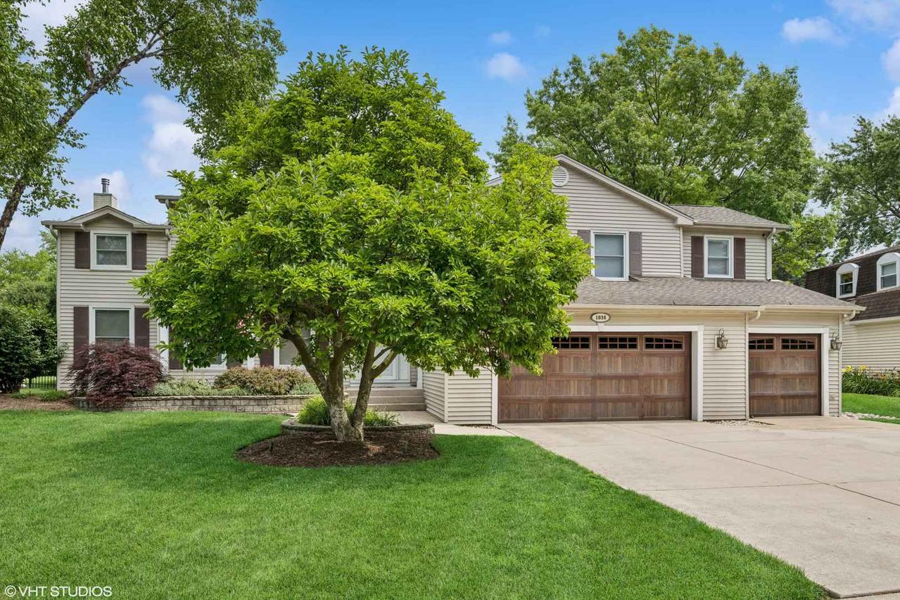 1036 W Skylark Dr., Palatine, IL 60067