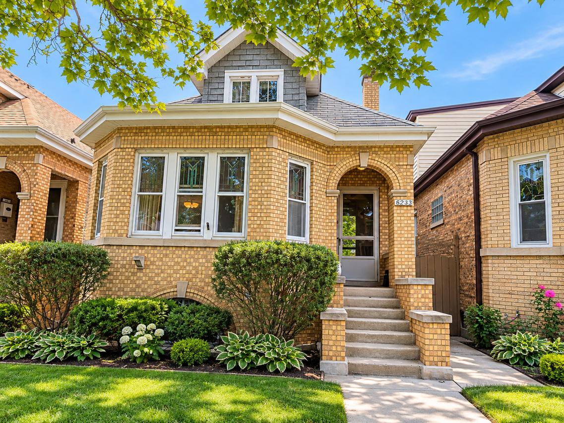 6243 W Waveland Ave., Chicago, IL 60634