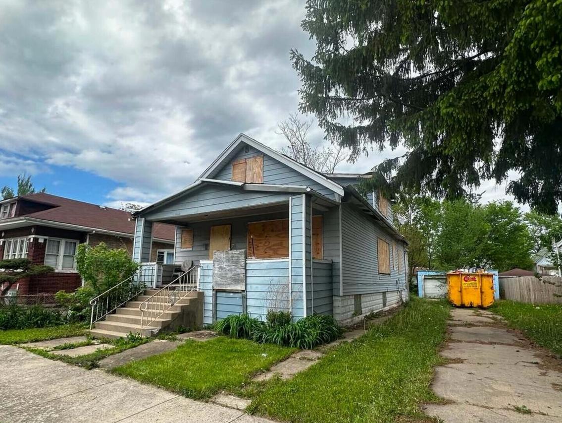 11941 S La Salle St., Chicago, IL 60628
