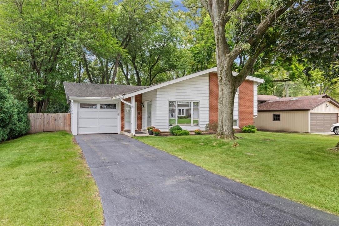 535 Edens Ln., Northfield, IL 60093