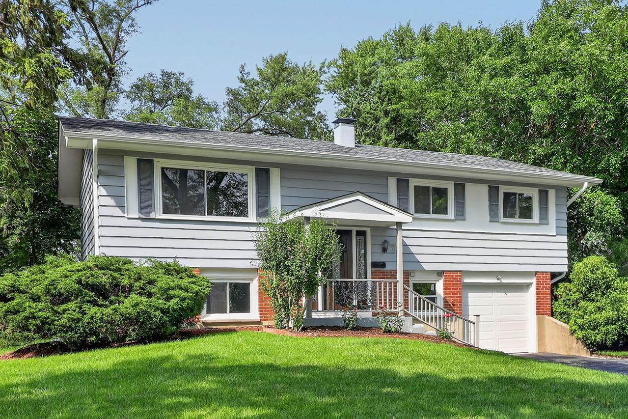 730 Hillcrest Blvd., Hoffman Estates, IL 60169