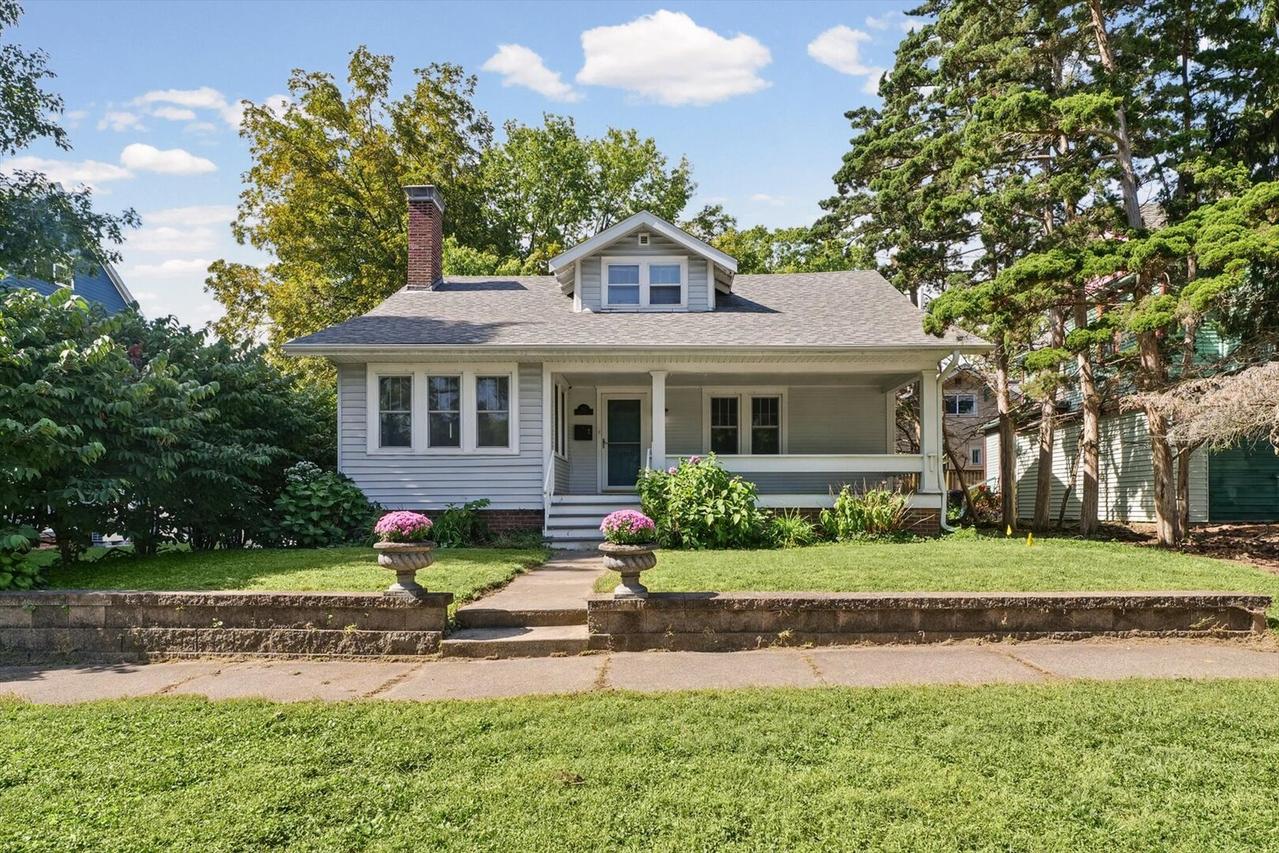 403 S New St., Champaign, IL 61820