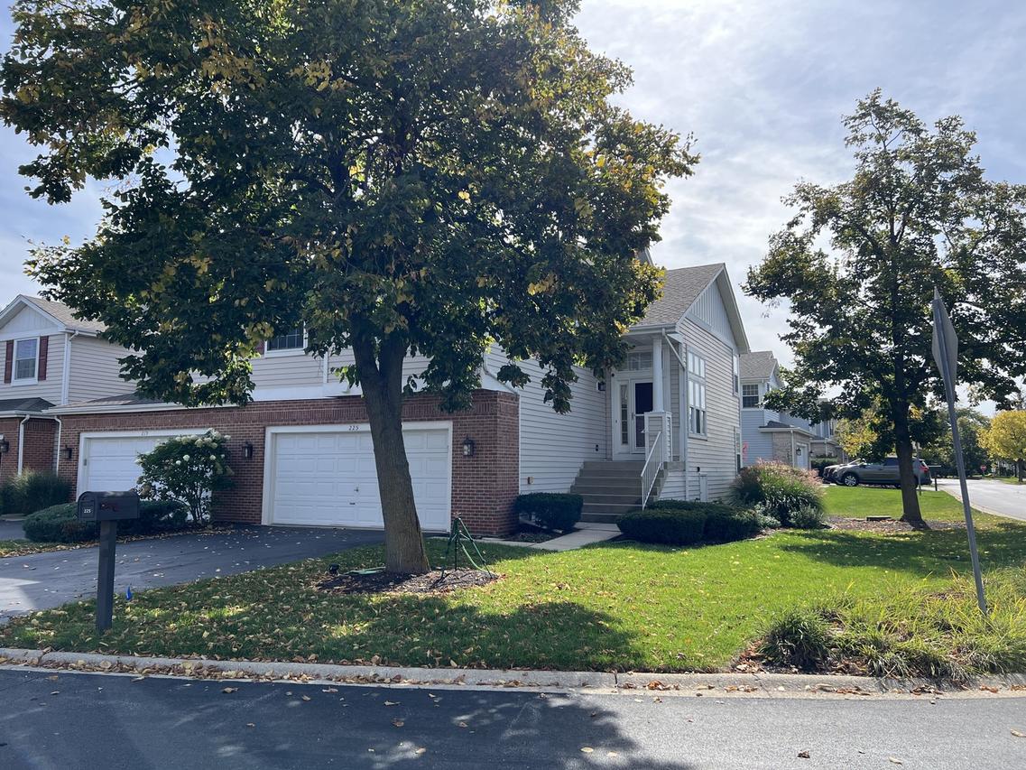 225 Gull Island Dr., Willowbrook, IL 60527