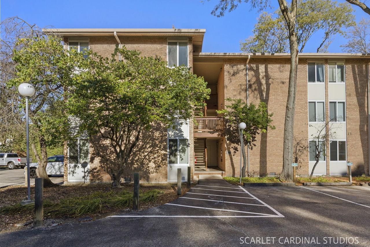 5805 Oakwood Dr. #E, Lisle, IL 60532
