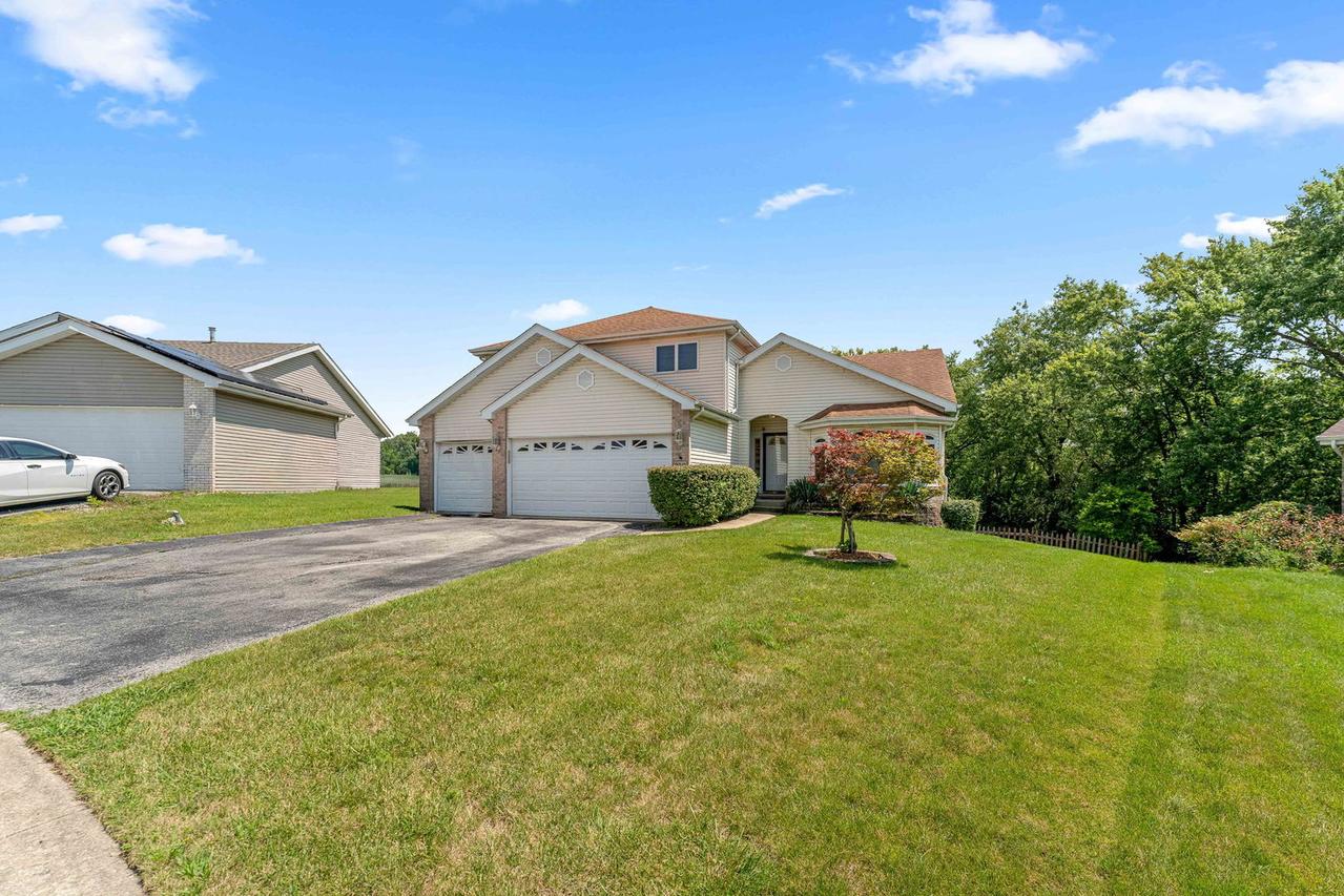 230 Lakeview Ct., Steger, IL 60475